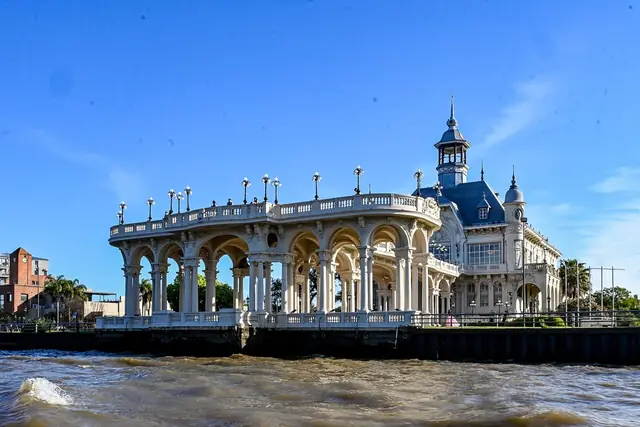 La costa del río en Tigre